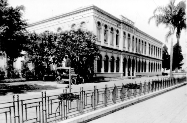Fachada histórica da Escola de Farmácia e Odontologia de São Paulo em 1902