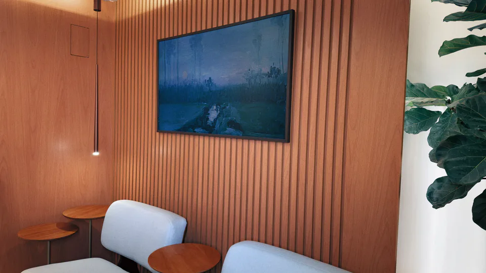 Sala de espera com poltronas brancas, mesas laterais e painel ripado
