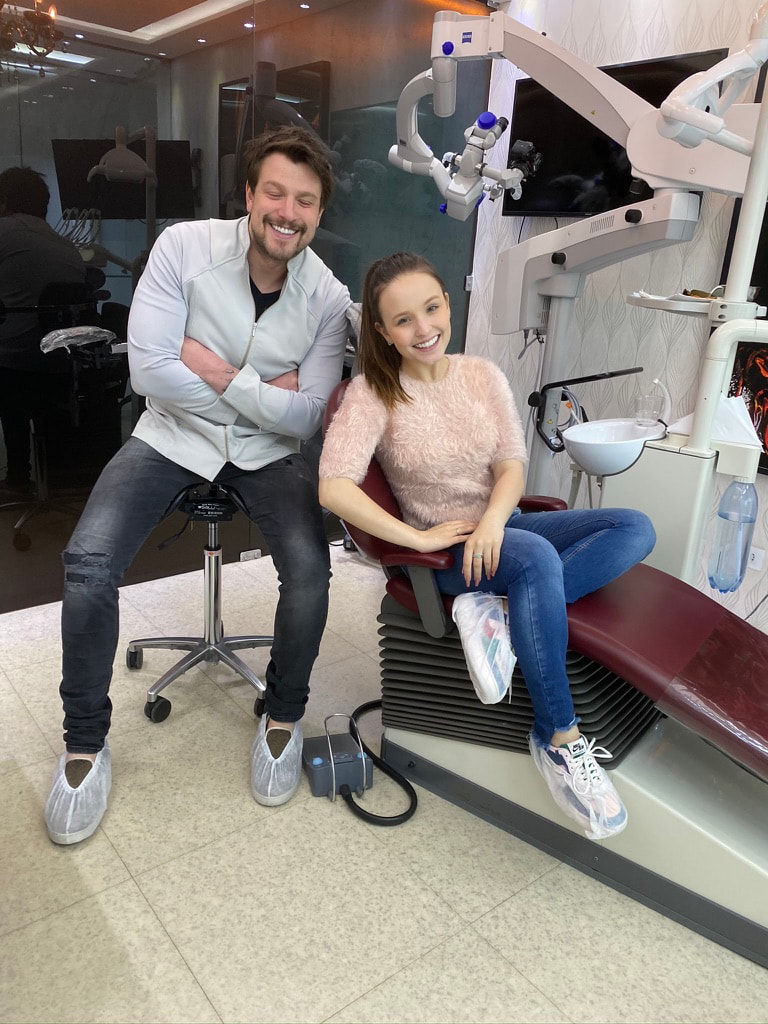 Rafa Puglisi ao lado de Larissa Manoela