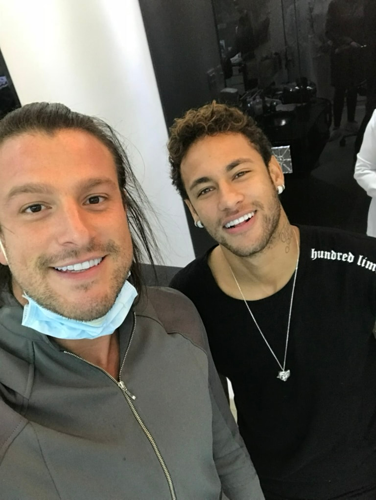 Rafa Puglisi ao lado de Neymar Jr.