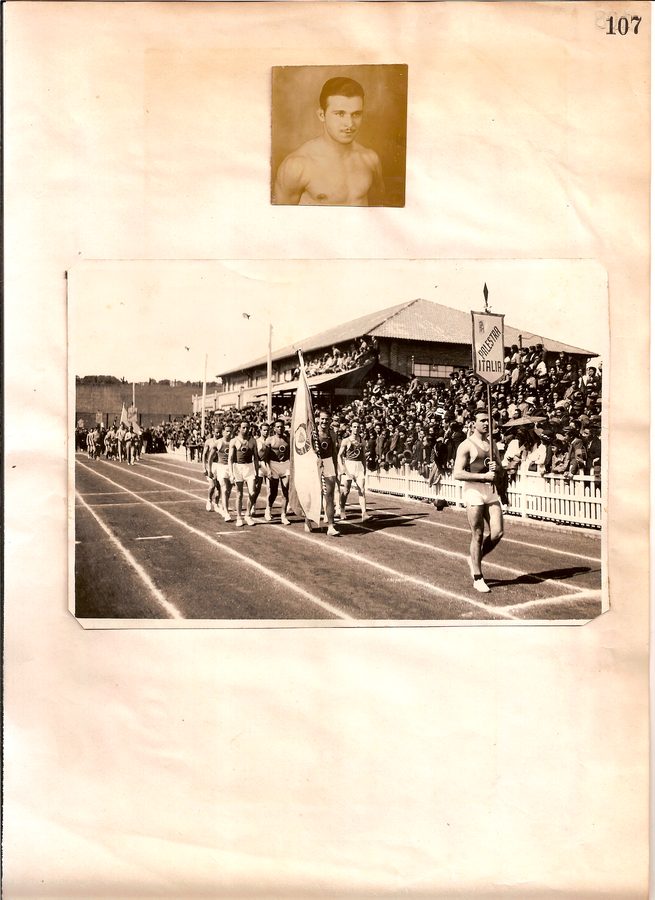 Página de álbum com fotografia de chegada em prova de pista e retrato de atleta.